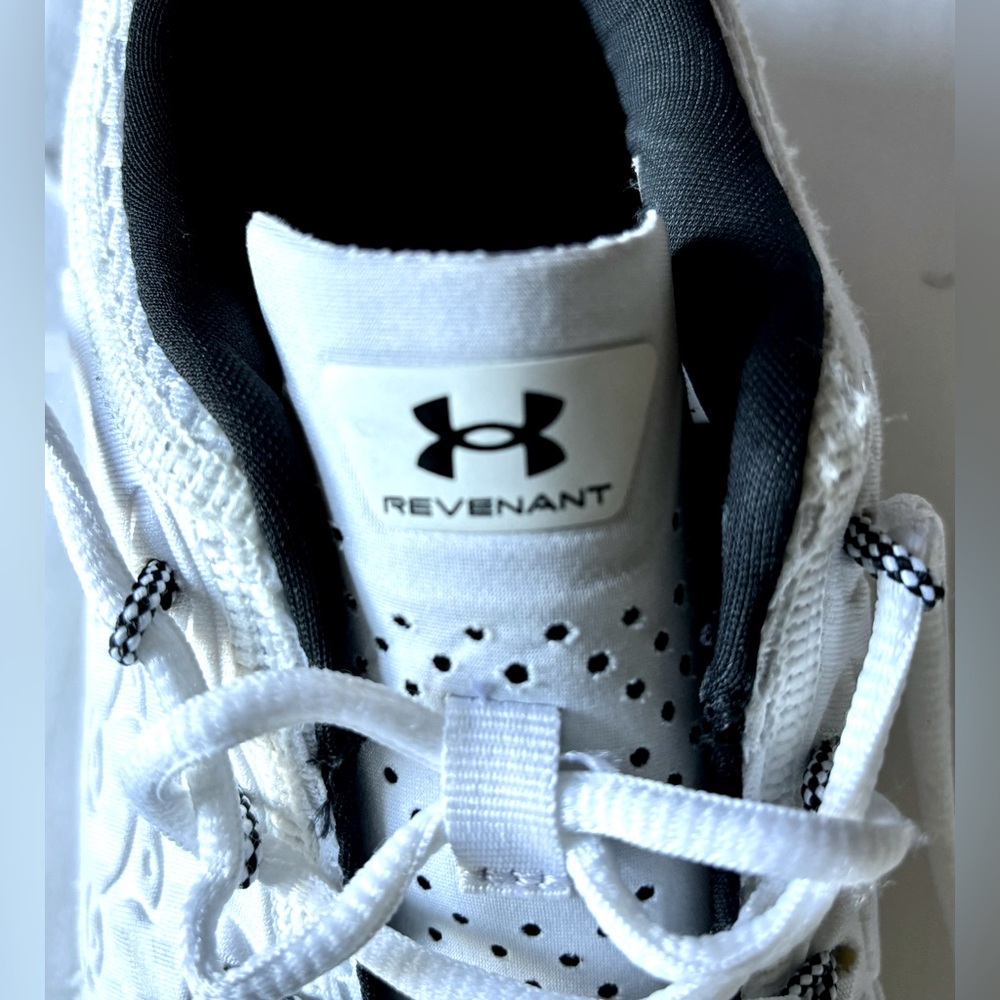 Under Armour Revenant Shoes - Picture 8 of 8